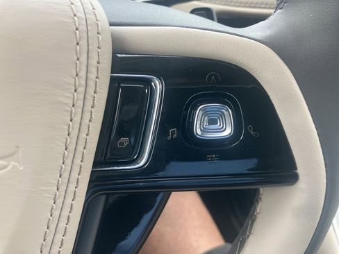Used 2024 Lincoln Aviator AWD w/ Premium Package image 26