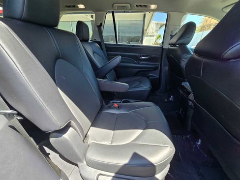 Used 2024 Toyota Grand Highlander AWD image 12