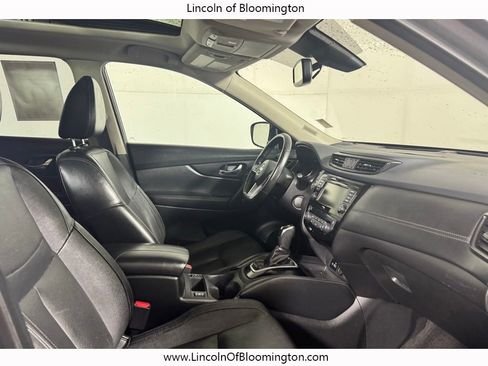 Used 2018 Nissan Rogue SL w/ Premium Package AWD/4WD image 16