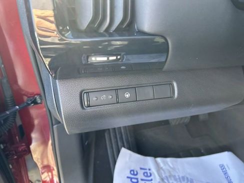 Used 2024 Nissan Pathfinder SV w/ Black Appearance Package AWD/4WD image 17