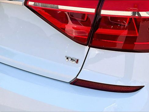 Used 2016 Volkswagen Passat 1.8T S FWD image 9