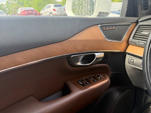 Used 2022 Volvo XC90 T6 Momentum AWD/4WD image 17