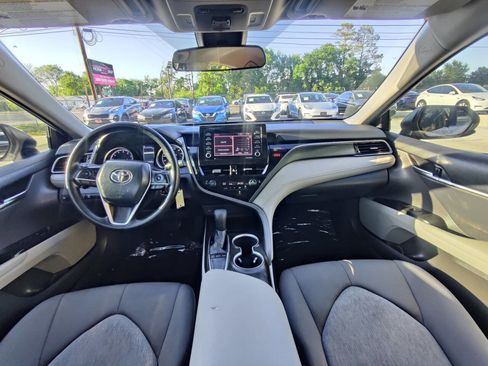 Used 2022 Toyota Camry LE image 5