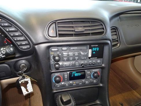 Used 2000 Chevrolet Corvette Coupe w/ Roof Pkg image 15