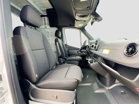 New 2025 Mercedes-Benz Sprinter 2500 image 17