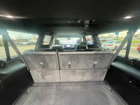 Used 2024 Jeep Wagoneer L Series II image 37