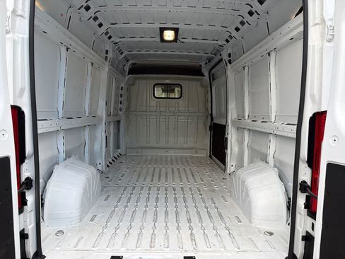 Used 2025 RAM ProMaster 2500 w/ Convenience Group FWD image 15
