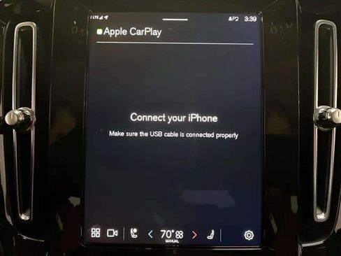 Used 2025 Volvo XC40 B5 Plus image 42