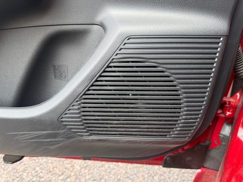 Used 2025 Toyota Prius Plug-In Hybrid FWD image 25