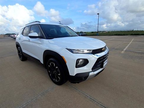 Used 2023 Chevrolet TrailBlazer LT FWD image 1