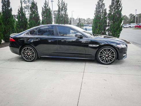 Used 2018 Jaguar XF R-Sport image 11
