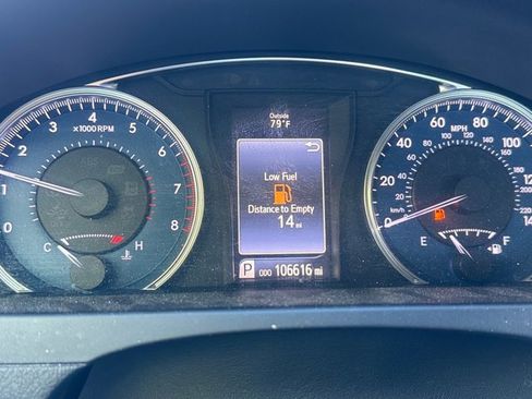 Used 2017 Toyota Camry LE w/ Moonroof Package FWD image 5