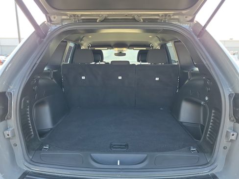 Used 2021 Jeep Grand Cherokee Freedom Edition AWD/4WD image 8