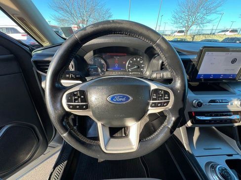 Used 2022 Ford Explorer XLT w/ Class IV Trailer Tow Package image 39