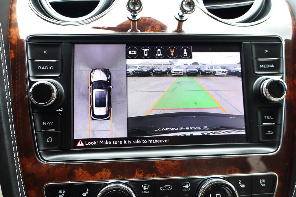Used 2017 Bentley Bentayga AWD/4WD image 40