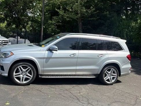 Used 2016 Mercedes-Benz GL 550 4MATIC image 3