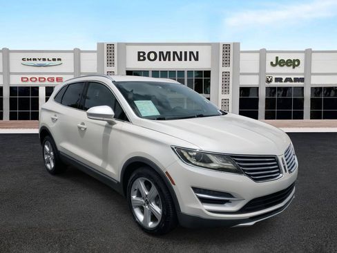 Used 2018 Lincoln MKC Premiere image 2