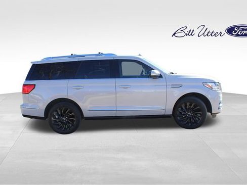 Used 2021 Lincoln Navigator Reserve image 4