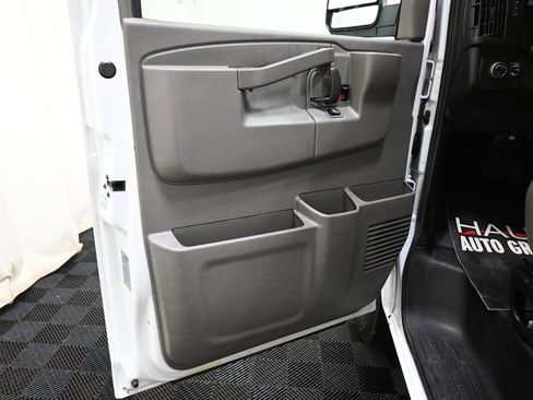 Used 2021 Chevrolet Express 2500 RWD image 15