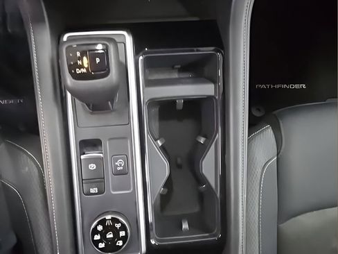 Used 2025 Nissan Pathfinder SV image 28