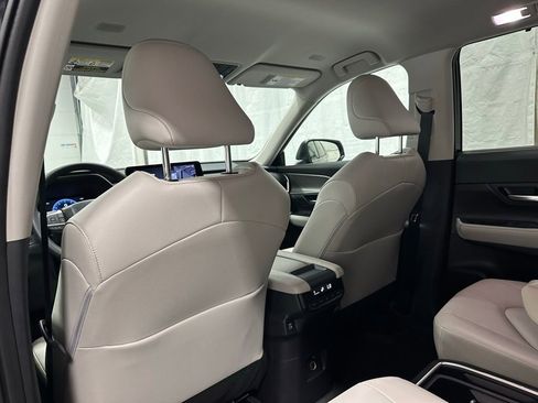 Used 2025 Toyota Grand Highlander AWD image 52