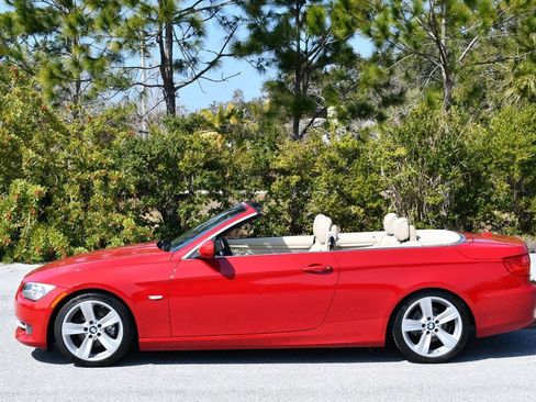 Used 2011 BMW 328i Convertible image 3