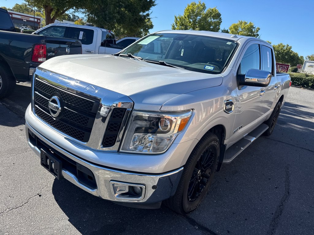 Used 2017 Nissan Titan SL RWD image 1