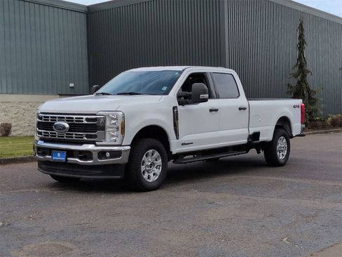 Used 2024 Ford F350 XLT image 1