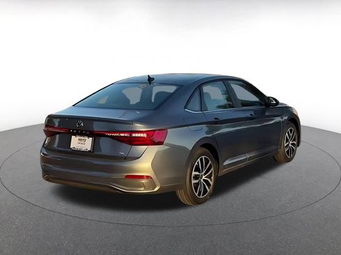 Used 2025 Volkswagen Jetta SE image 14