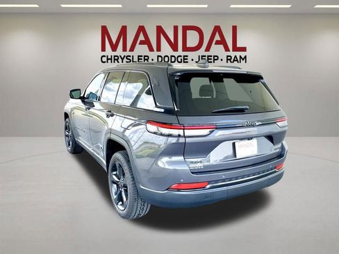 Used 2023 Jeep Grand Cherokee Limited w/ Black Appearance Package AWD/4WD image 7