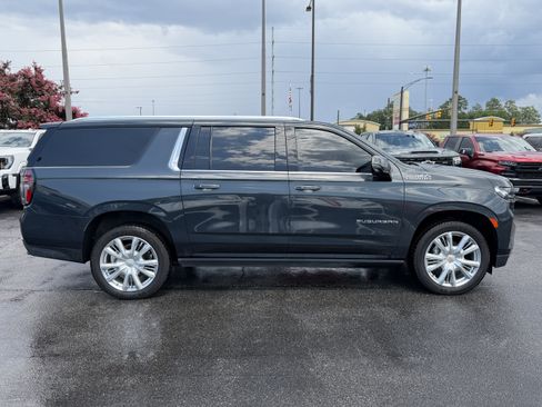 Used 2022 Chevrolet Suburban High Country AWD/4WD image 11