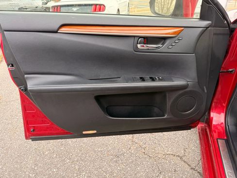 Used 2013 Lexus ES 300h image 16