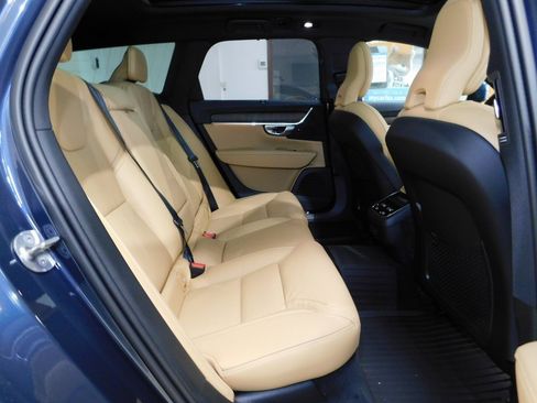Used 2026 Volvo V90 B6 Cross Country Ultra image 88