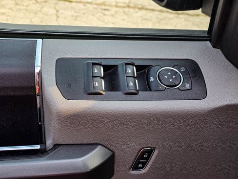 Used 2017 Ford F150 XLT AWD/4WD image 10