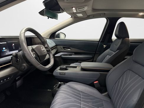 Used 2024 Nissan Ariya AWD image 9