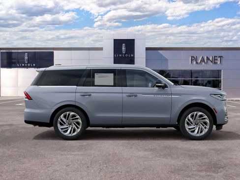 New 2027 Lincoln Navigator Reserve RWD image 5
