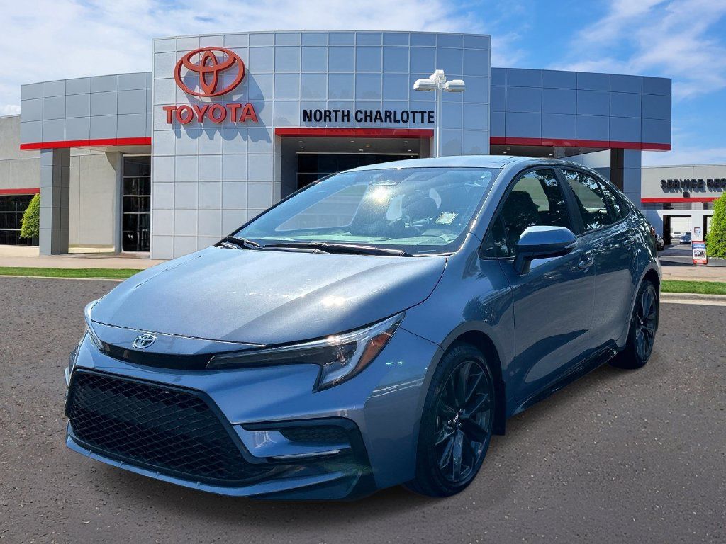 Used 2024 Toyota Corolla SE FWD image 5