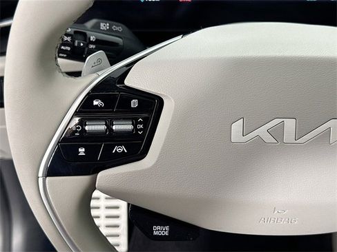 Used 2023 Kia Niro Wave w/ Wave Preserve Package image 32