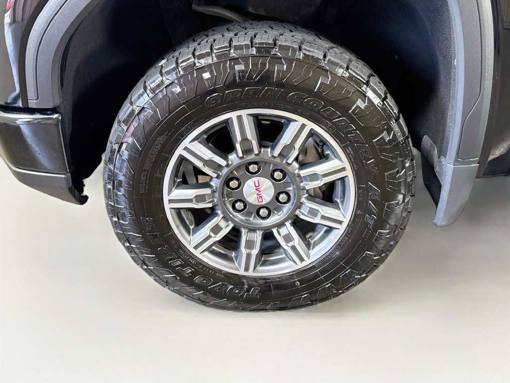 Used 2025 GMC Sierra 1500 AT4 w/ AT4 Premium Package AWD/4WD image 41