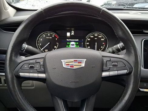 Used 2021 Cadillac XT4 Luxury w/ Cold Weather Package image 21