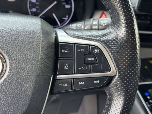 Used 2021 Toyota Sienna Limited FWD image 12