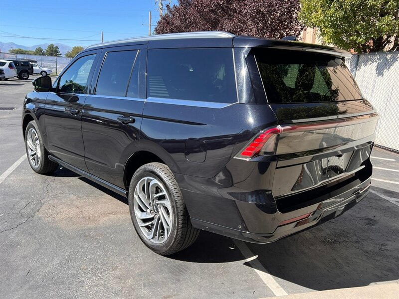 Used 2025 Lincoln Navigator Reserve AWD/4WD image 5