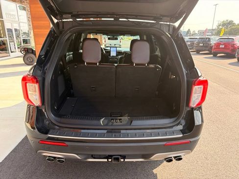 Used 2020 Ford Explorer Platinum w/ Premium Technology Package AWD/4WD image 18