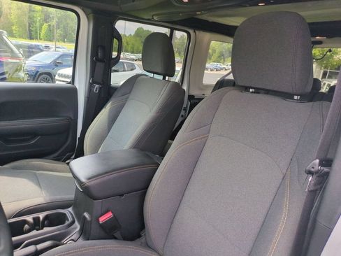 Used 2024 Jeep Wrangler Unlimited Sahara AWD/4WD image 15