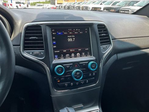 Used 2017 Jeep Grand Cherokee Altitude AWD/4WD image 6