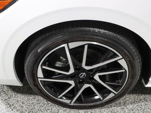 Used 2025 Nissan Sentra SR image 11