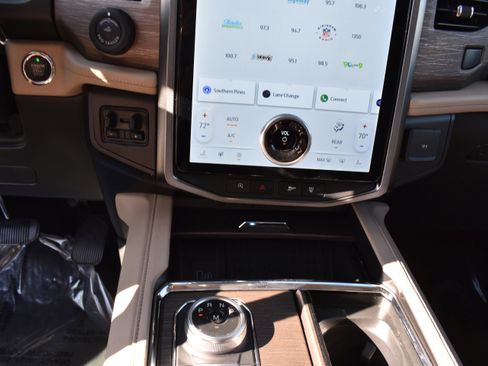 Used 2024 Ford Expedition Limited image 21