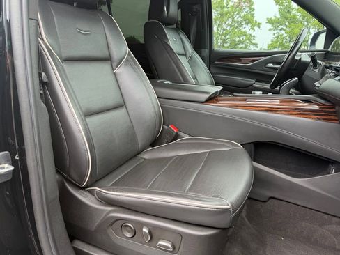 Used 2023 Cadillac Escalade ESV Premium Luxury AWD/4WD image 11