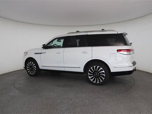 Used 2024 Lincoln Navigator Black Label image 9