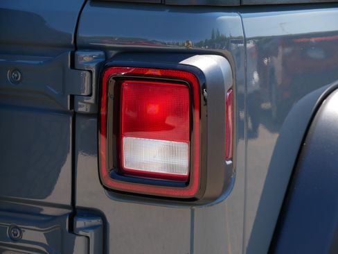 Used 2024 Jeep Wrangler Unlimited Sport AWD/4WD image 17